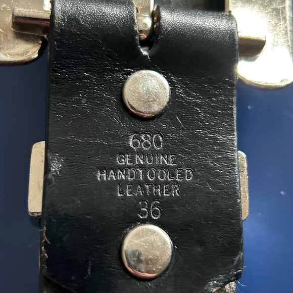 Women’s Genuine Handtooled Leather and hand painted Belt - Picture 4 of 6